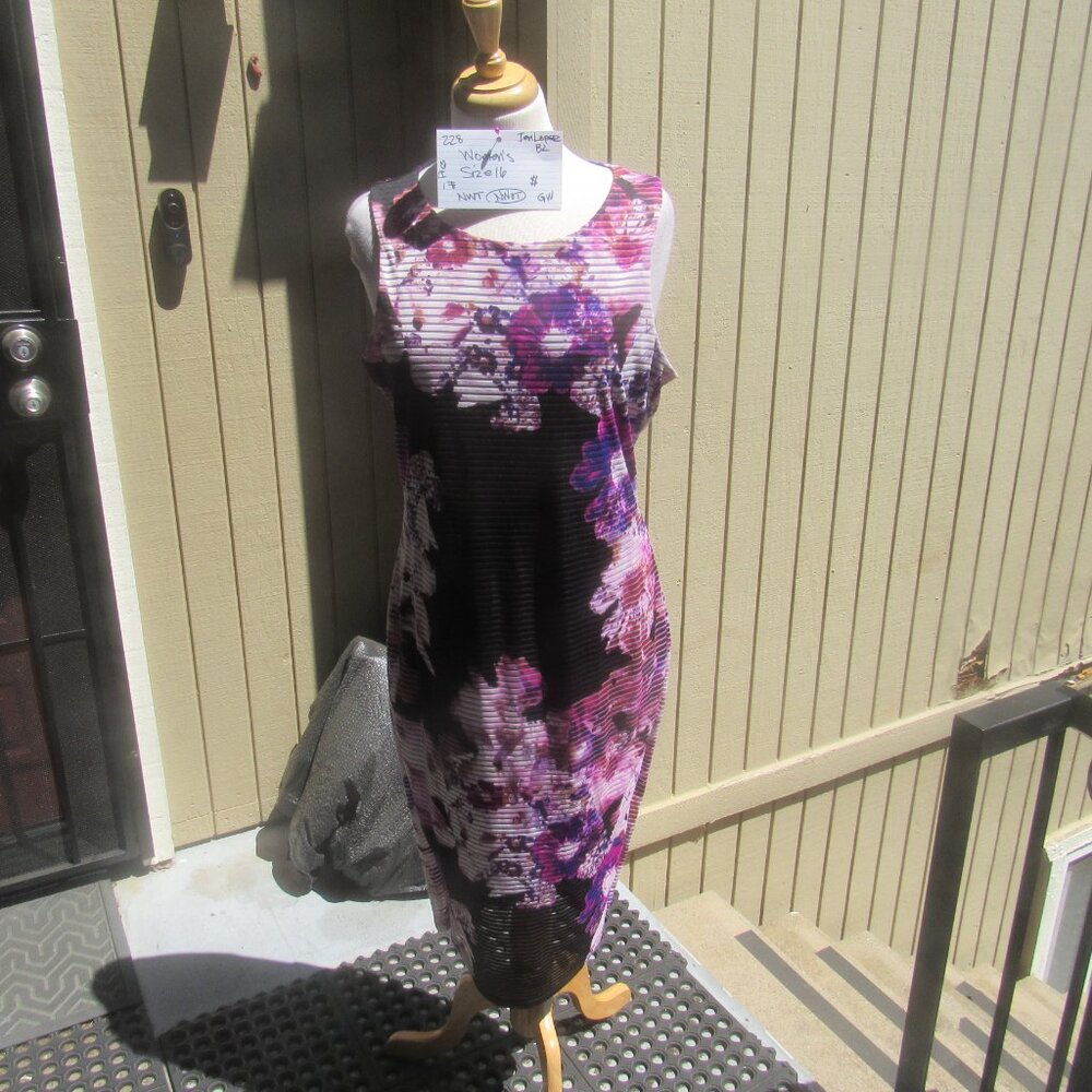 #228  NEW WOMAN'S PURPLE FLORAL DRESS BY JENNIFER LOPEZ  (SIZE 16)